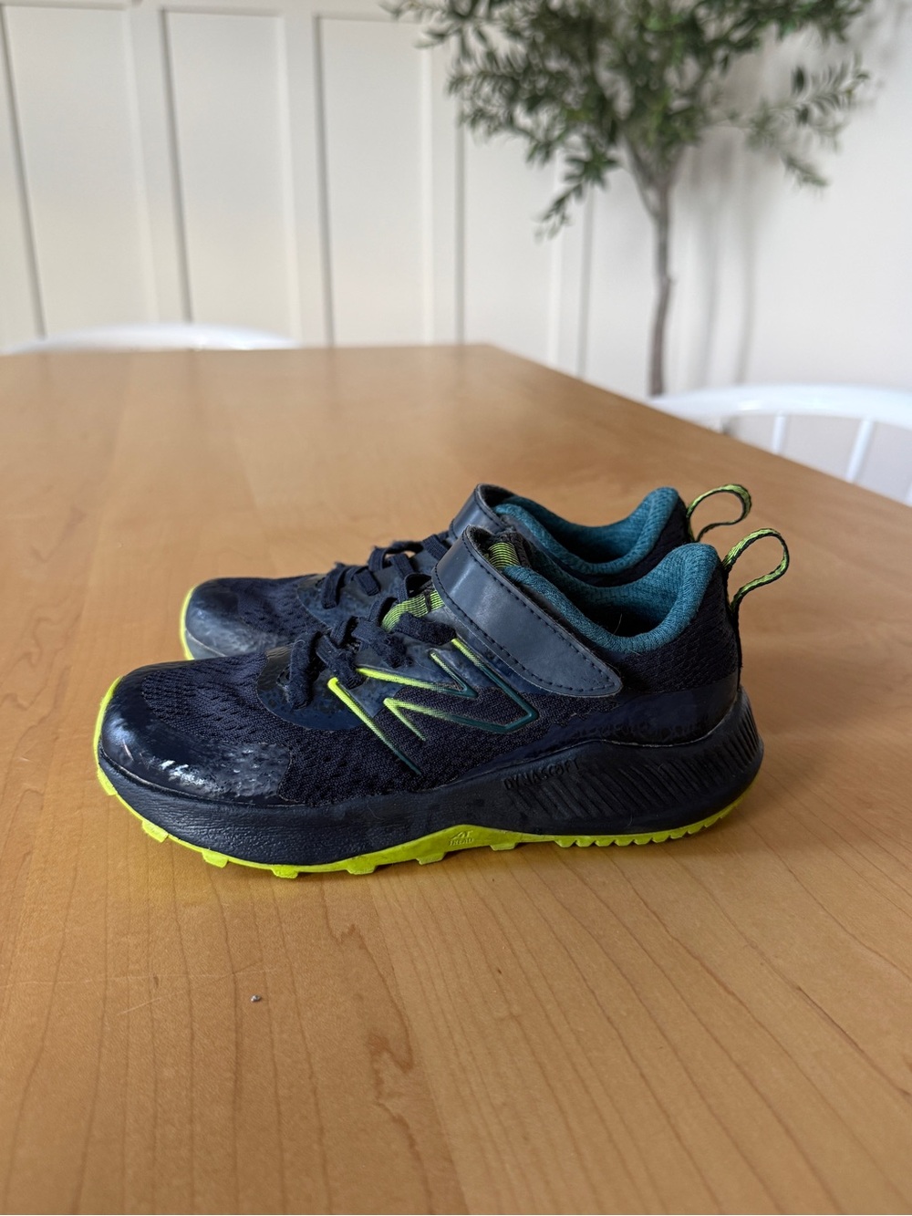 New Balance Kids Navy and Lime Green Lace-Top Athletic Sneakers